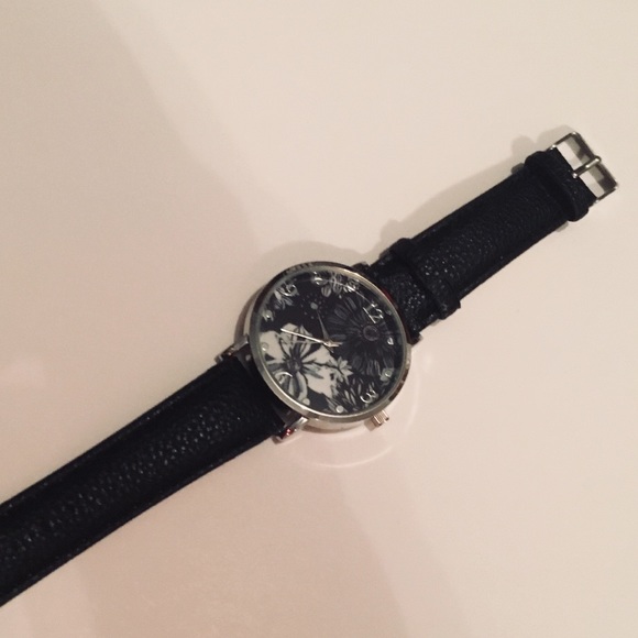 Floral Watch - Picture 2 of 4